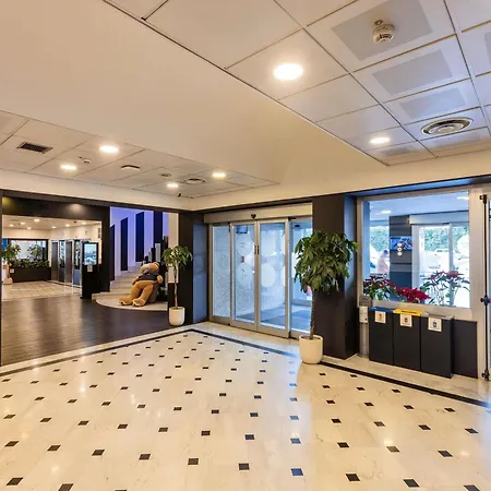 Novotel מלון 4*