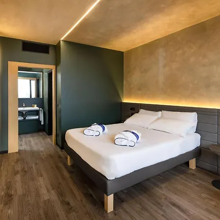 Novotel Hotel 4*