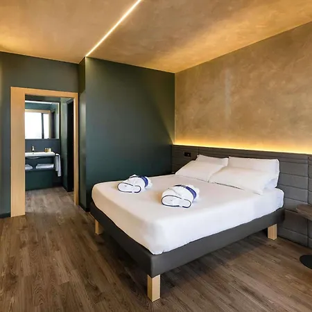 Novotel Hotel 4*